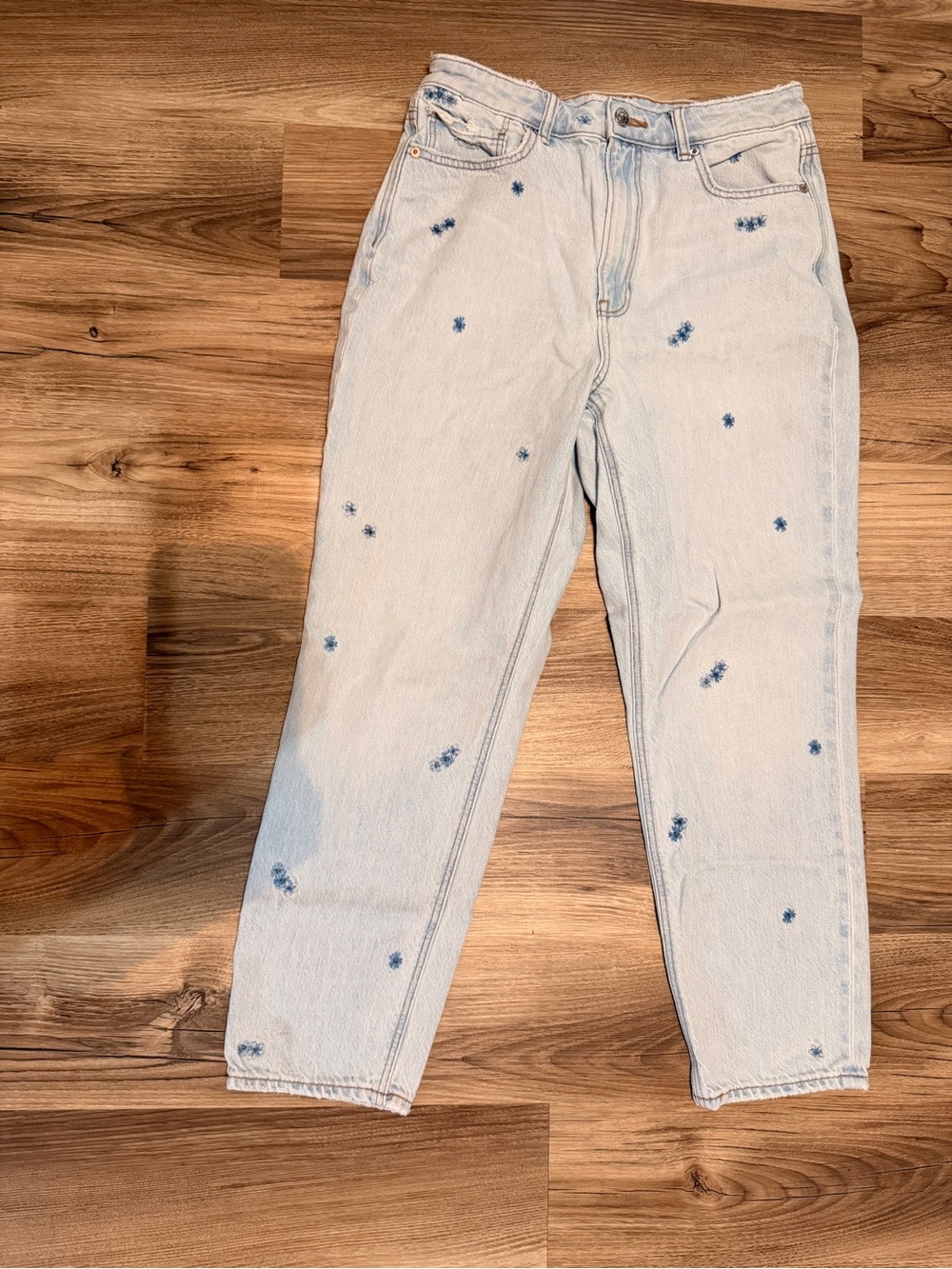 American Eagle Outfitters Light Blue Distressed Boyfriend Jeans